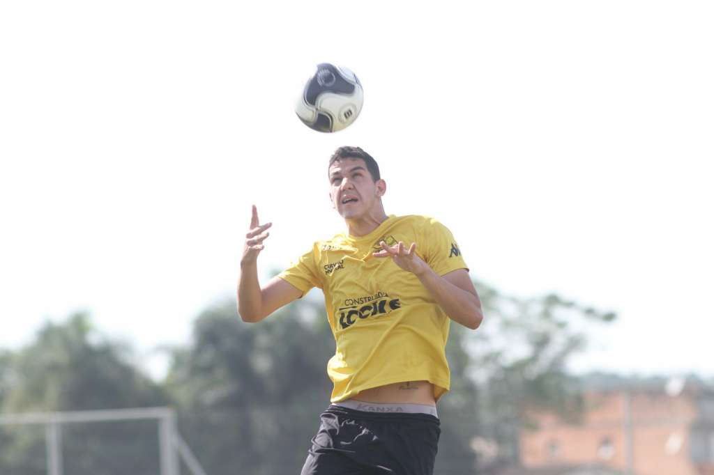 O zagueiro Nino está muito próximo de trocar o Criciúma pelo Fluminense (Foto: Fernando Ribeiro/Criciúma)