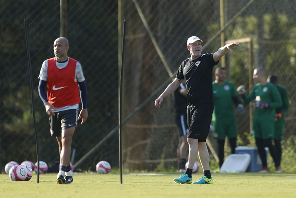 Paulistão: Técnico do Red Bull Brasil lamenta tropeço e já foca no Corinthians
