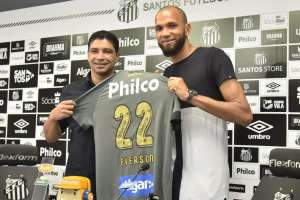 Paulistão: Everson espera aprender no Santos com Vanderlei, o ídolo de seu filho de 8 anos