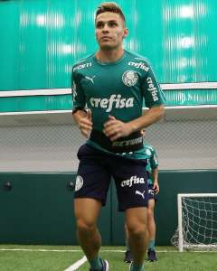 Paulistão: Palmeiras inscreve ex-meia do Athletico-PR e só resta uma vaga
