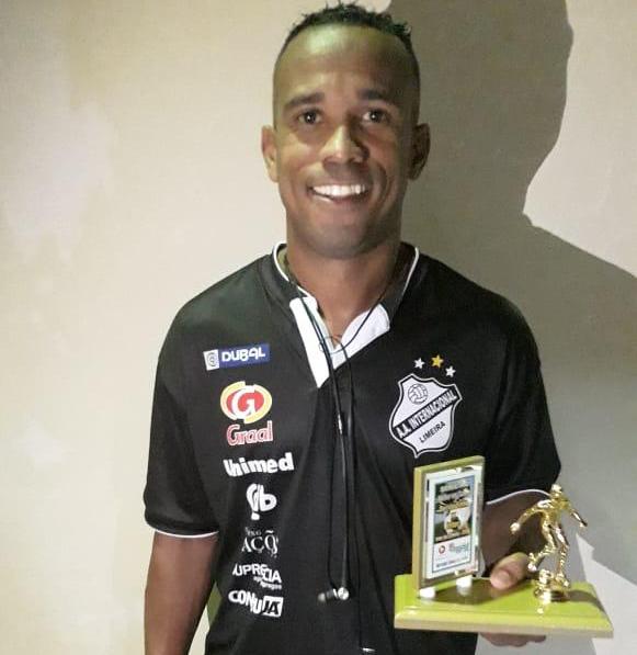 P.C. foi premiado como melhor em campo pela Rádio Pimba de Limeira. (Foto: Edmar Ferreira)