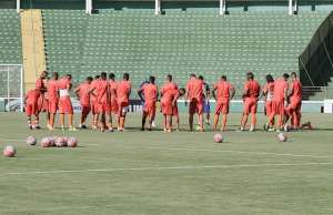 Paulistão: Osmar Loss planeja estreias de zagueiro e lateral no Guarani