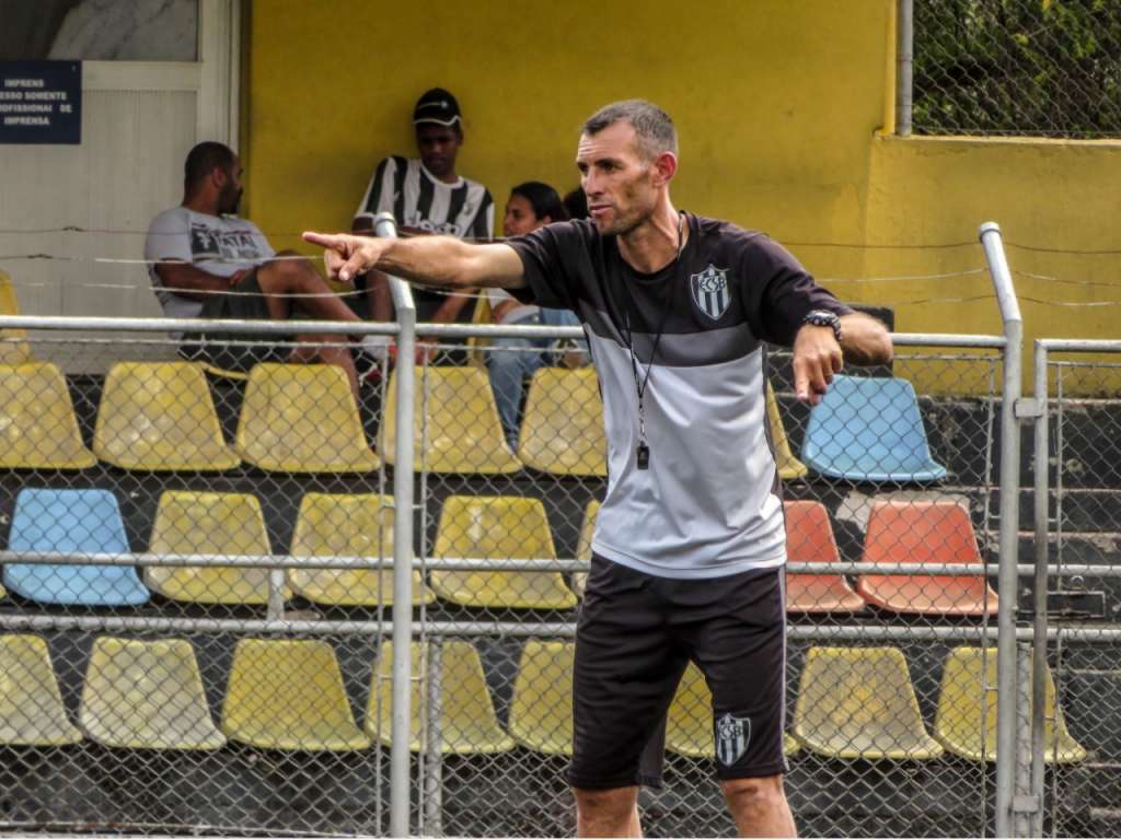 Galego assume interinamente o comando do EC São Bernardo  (Foto: Brendow Felipe/EC São Bernardo)