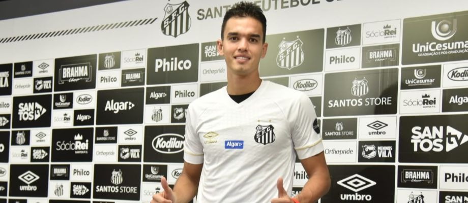 Paulistão: Aguilar exalta recepção no Santos e projeta briga pela titularidade