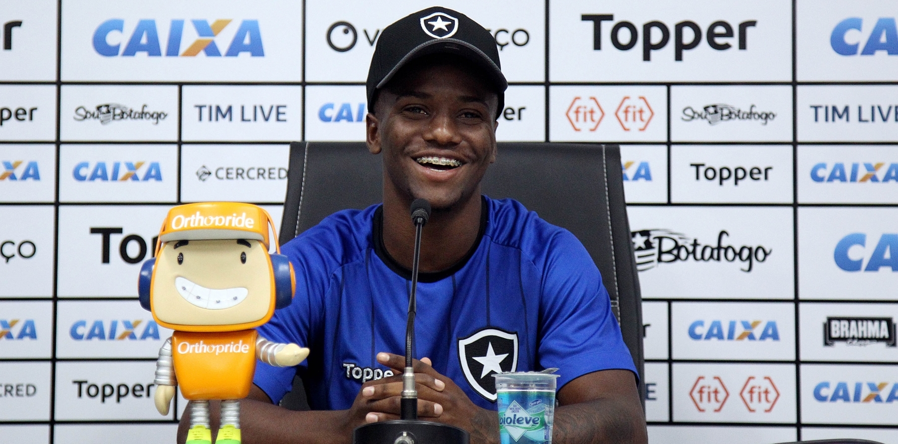 Jonathan celebra conquista de espaço no Botafogo, mas despista sobre titularidade