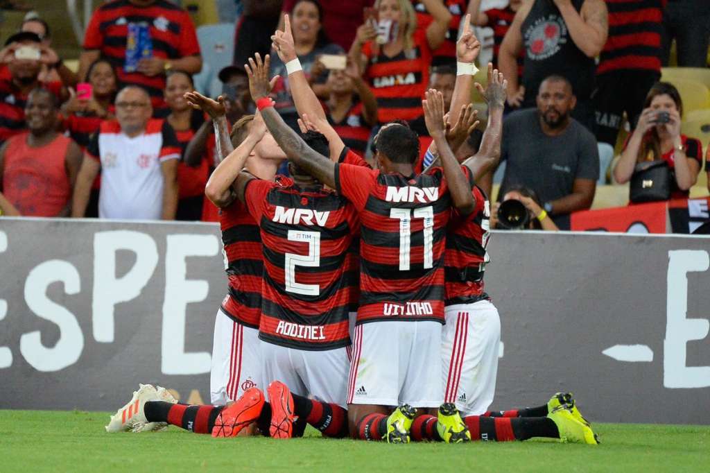 Abel diz ter dor de cabeça boa para definir Fla: 'Estão confundindo minha cabeça'