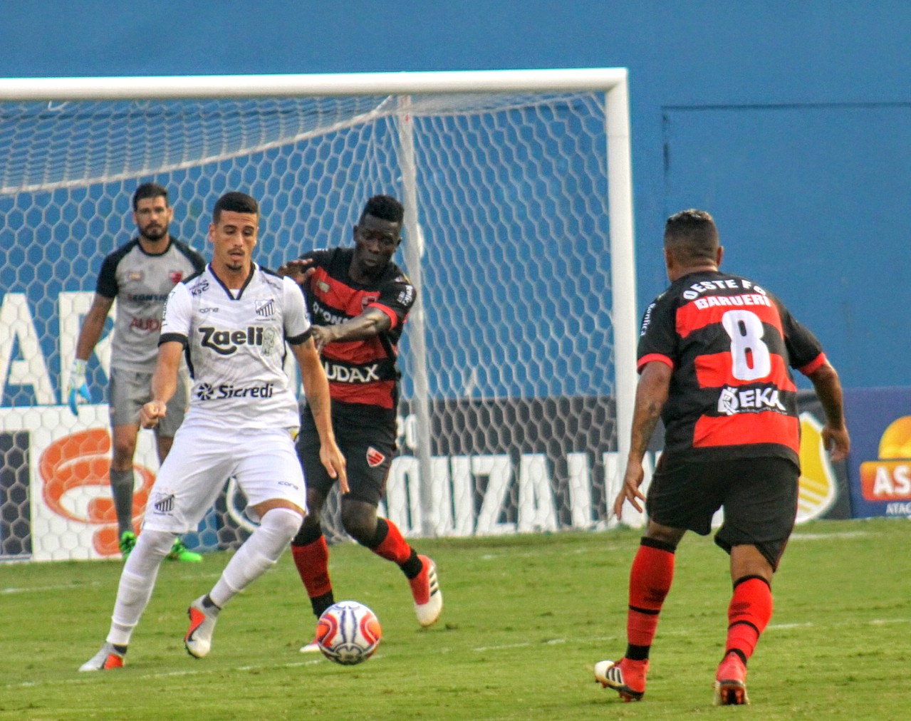 Com nova iluminação, Bragantino defende invencibilidade em duelo contra o Santos