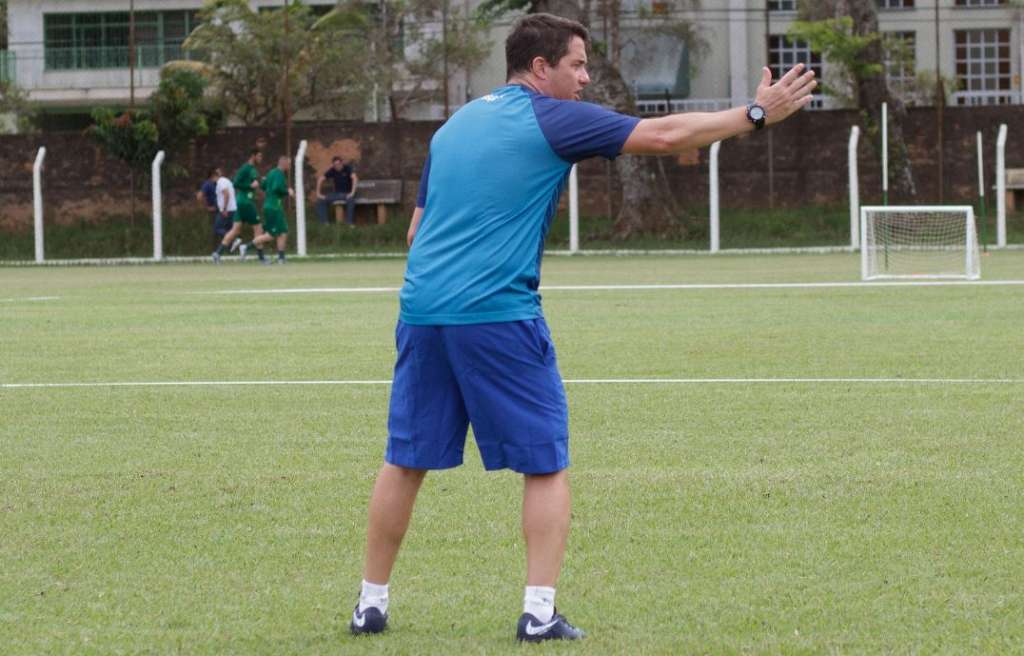 O técnico Osmar Loss filosofou ao falar sobre o tabu do Guarani sem vencer o São Paulo
