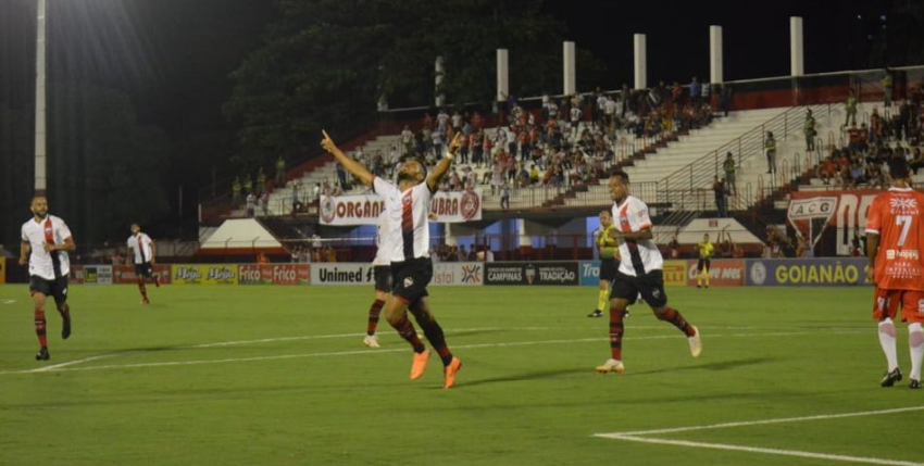 GOIANO: Atlético e Novo Horizonte goleiam; Goiás vence com pênalti aos 48 minutos