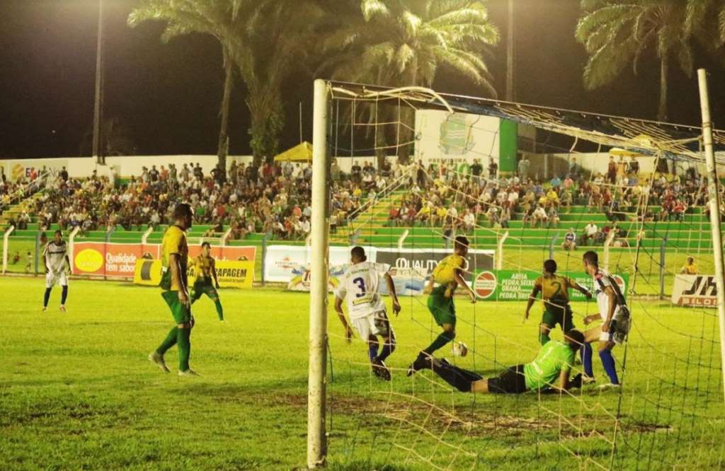 O clássico entre Sinop e Cuiabá no Gigante do Norte terminou empatado (Foto: Júlio Tabili)