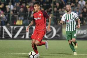 Paulistão: Dirigente do Corinthians admite que lateral do Sevilla está distante