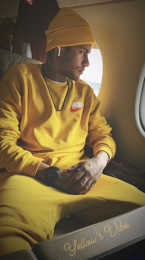 Neymar volta a Paris após criar polêmica em Barcelona