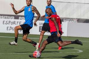 Vagner Love é inscrito no Paulistão, treina e deve ir para o clássico