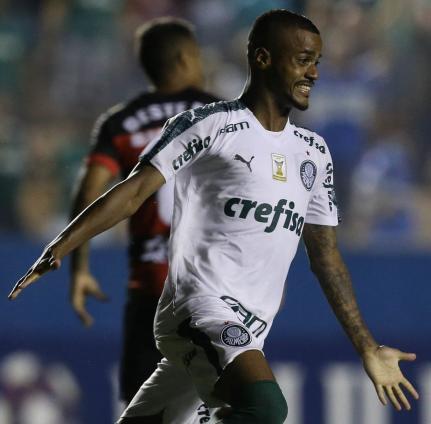 Palmeiras vai se organizando com mistão em campo