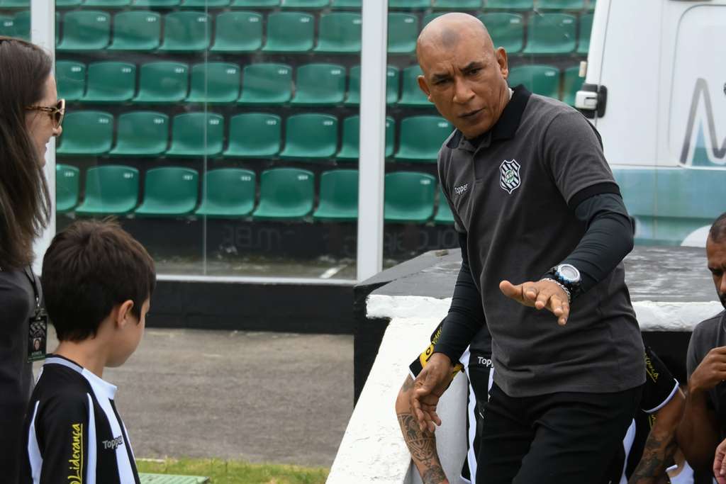 Após tropeço, Figueirense e Chapecoense seguem na ponta do Catarinense