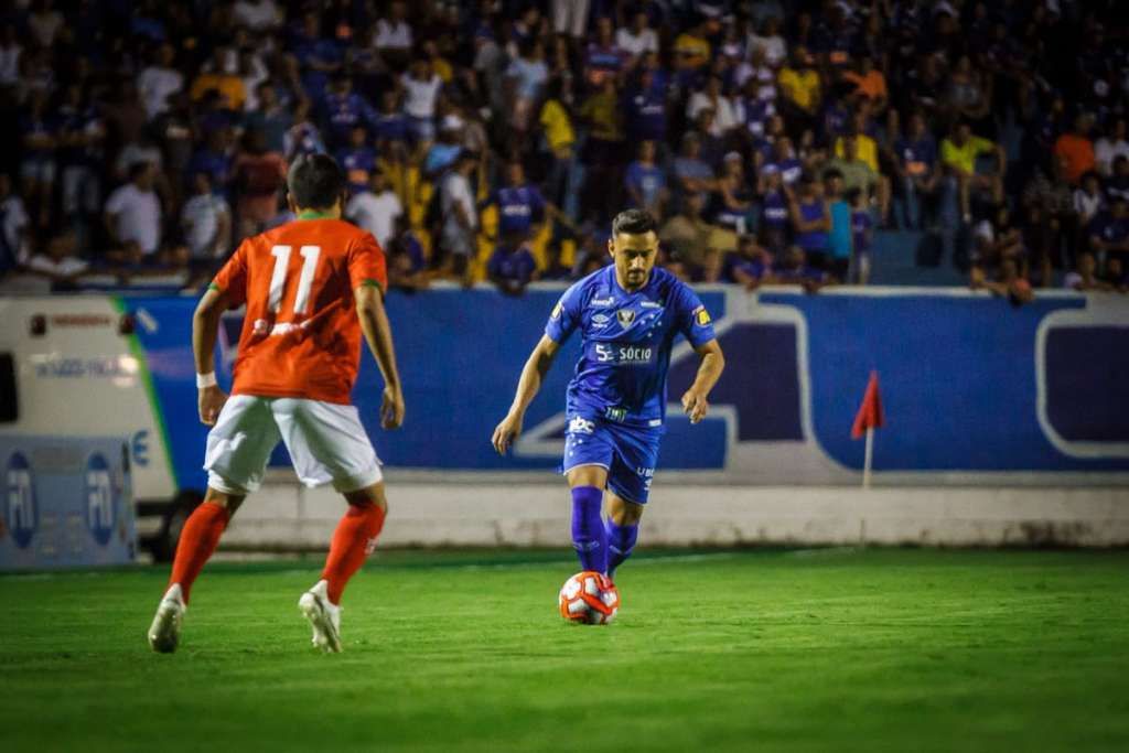 Mano se incomoda com gols sofridos pelo Cruzeiro no Mineiro
