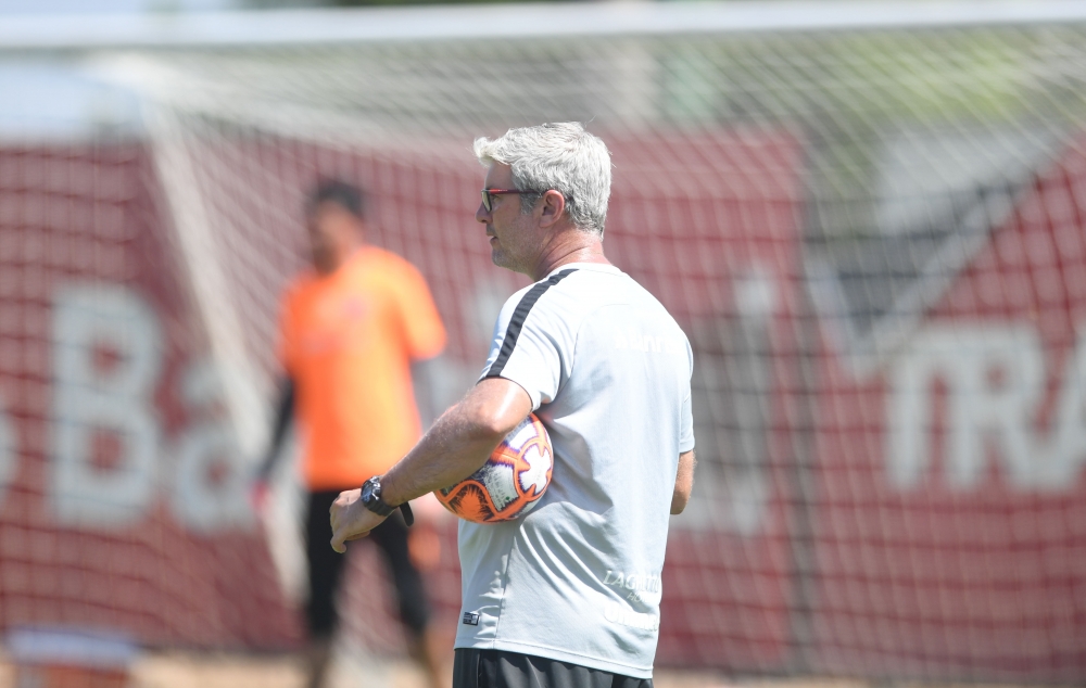 Sem o lesionado Pottker, Neilton treina com os titulares do Inter