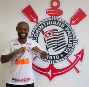 Vagner Love se coloca à disposição para clássico: 'Como centroavante ou falso 10'