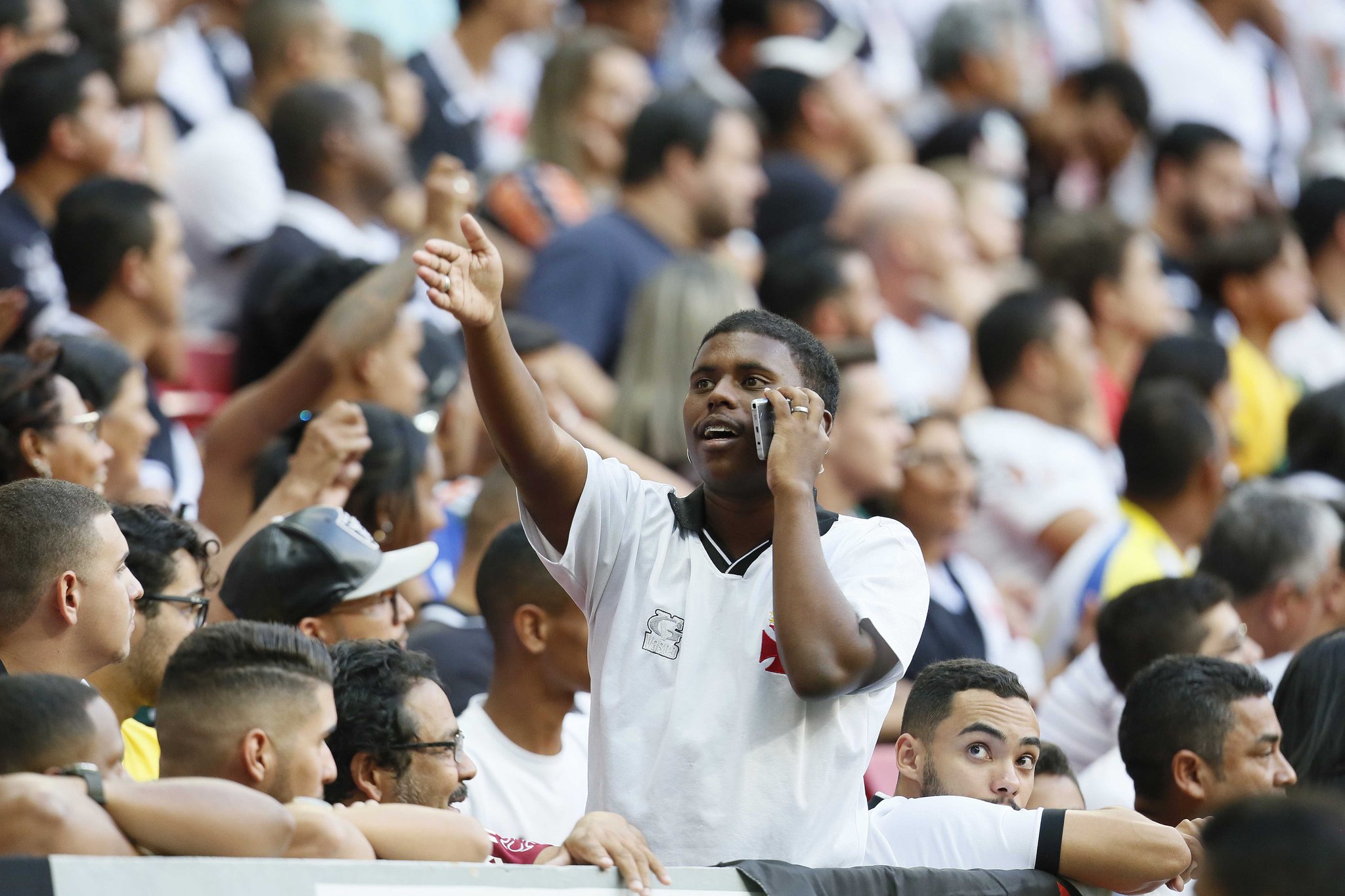 Carioca: De volta, Maxi Lopez comemora vitória do Vasco e já pensa nas semis
