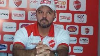 Time que teve treinador “roubado” anuncia ex-comandante do Vila Nova-GO
