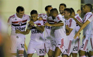 Com a cabeça na Libertadores, São Paulo recebe o São Bento no Pacaembu