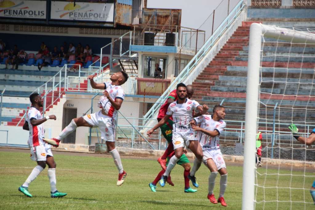 De virada, Portuguesa Santista bate Penapolense por 2 a 1 (Foto: Silas Reche)