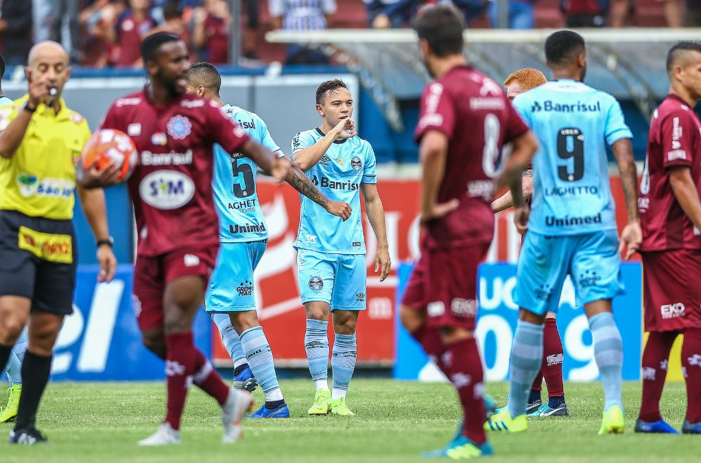 O atacante Pepê foi o destaque da vitória tricolor sobre o Caxias com dois gols