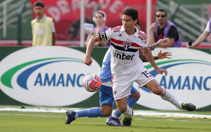 Hernanes comemora gol pelo São Paulo e avisa: 'Libertadores é raça e coração'
