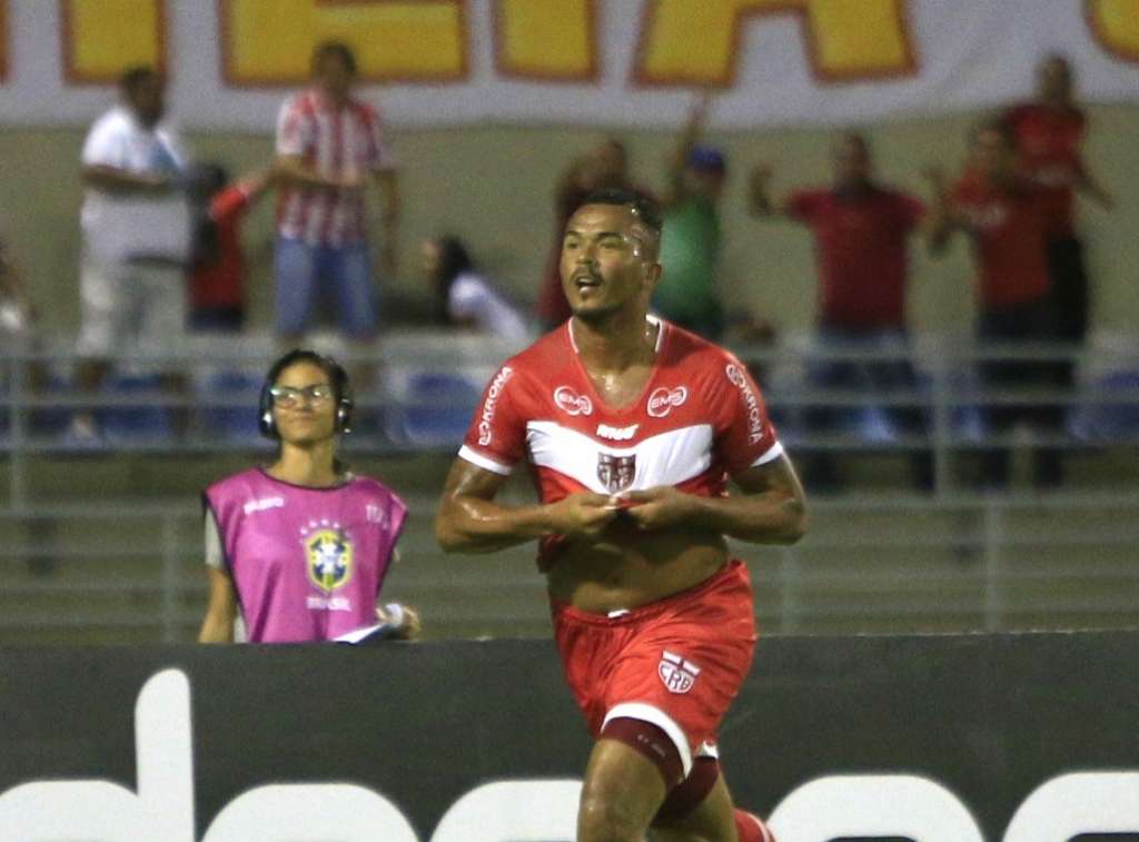 Veterano Zé Carlos salvou o CRB na noite deste domingo - Ailton Cruz/Gazeta de Alagoas