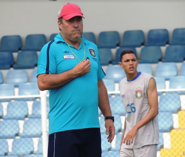 Paulistão: São Caetano busca primeira vitória para se afastar da degola