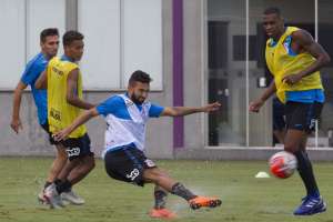 Corinthians inscreve Clayson e fica a uma vaga de fechar elenco do Paulistão