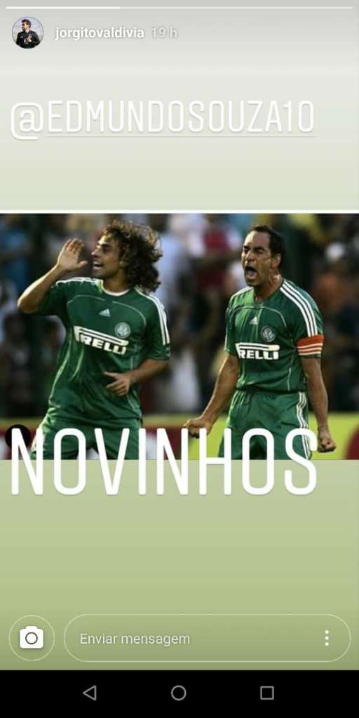 Valdivia posta foto com Edmundo e movimenta torcida do Palmeiras