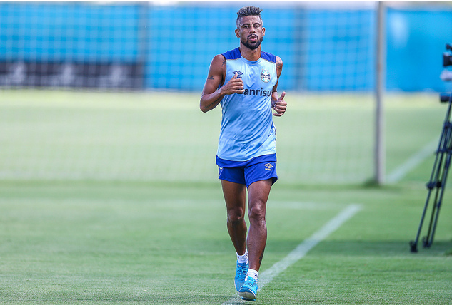 Léo Moura volta aos treinos e Grêmio inicia preparação para pegar o Avenida