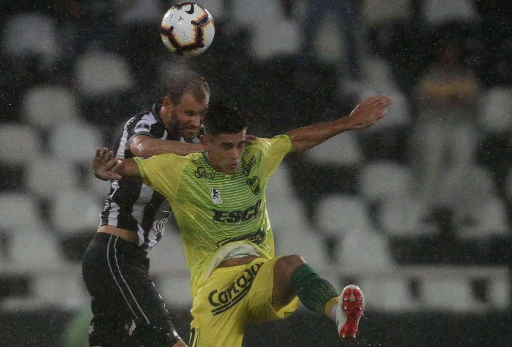 Com a vitória simples, o Botafogo joga com a vantagem do empate na Argentina