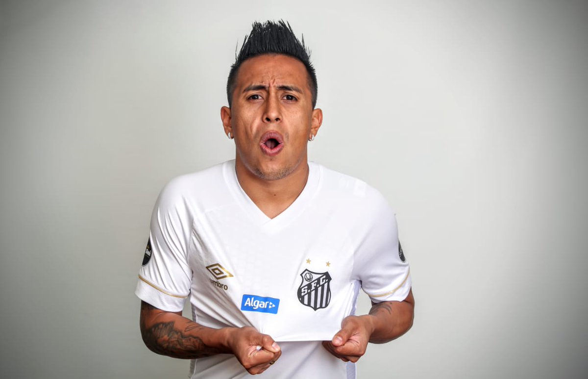 Santos oficializa contratação do meia peruano Cueva