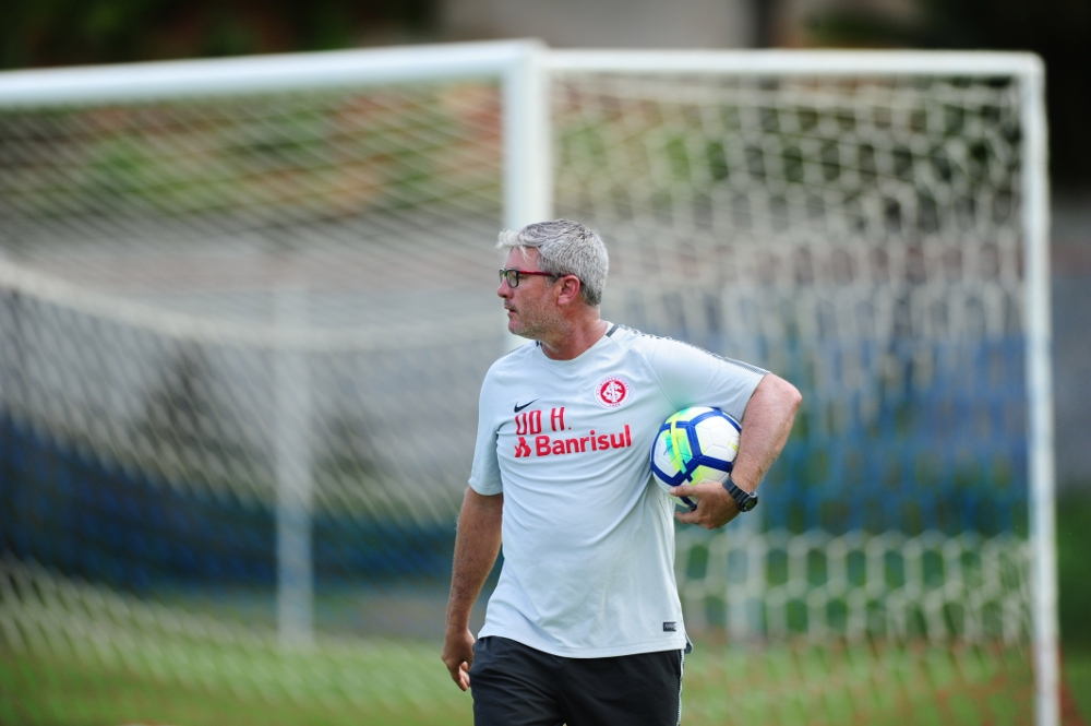 Odair fecha treino e faz mistério no Inter para pegar o Juventude