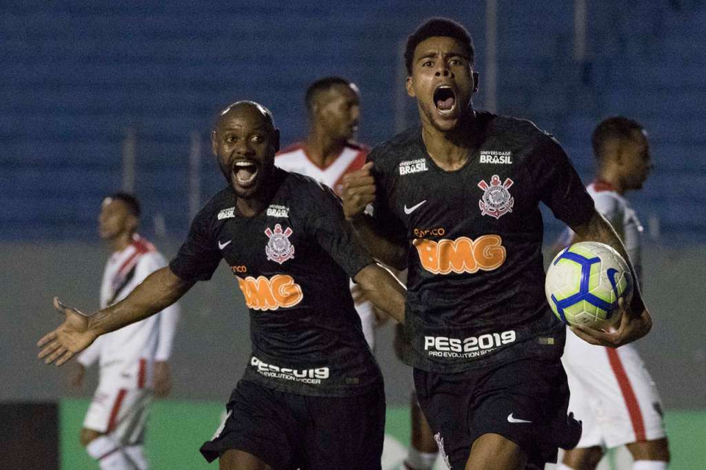 O Corinthians contou com dois gols de Gustavo para eliminar o Ferroviário na Copa do Brasil