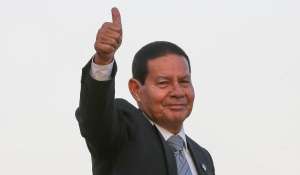 Nas redes sociais, Mourão lamenta incêndio e mortes no CT do Flamengo