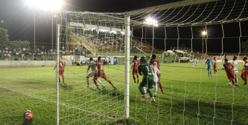Barretos e Velo Clube fizeram um jogo igual no Estádio Fortaleza. Foto: André Oliveira