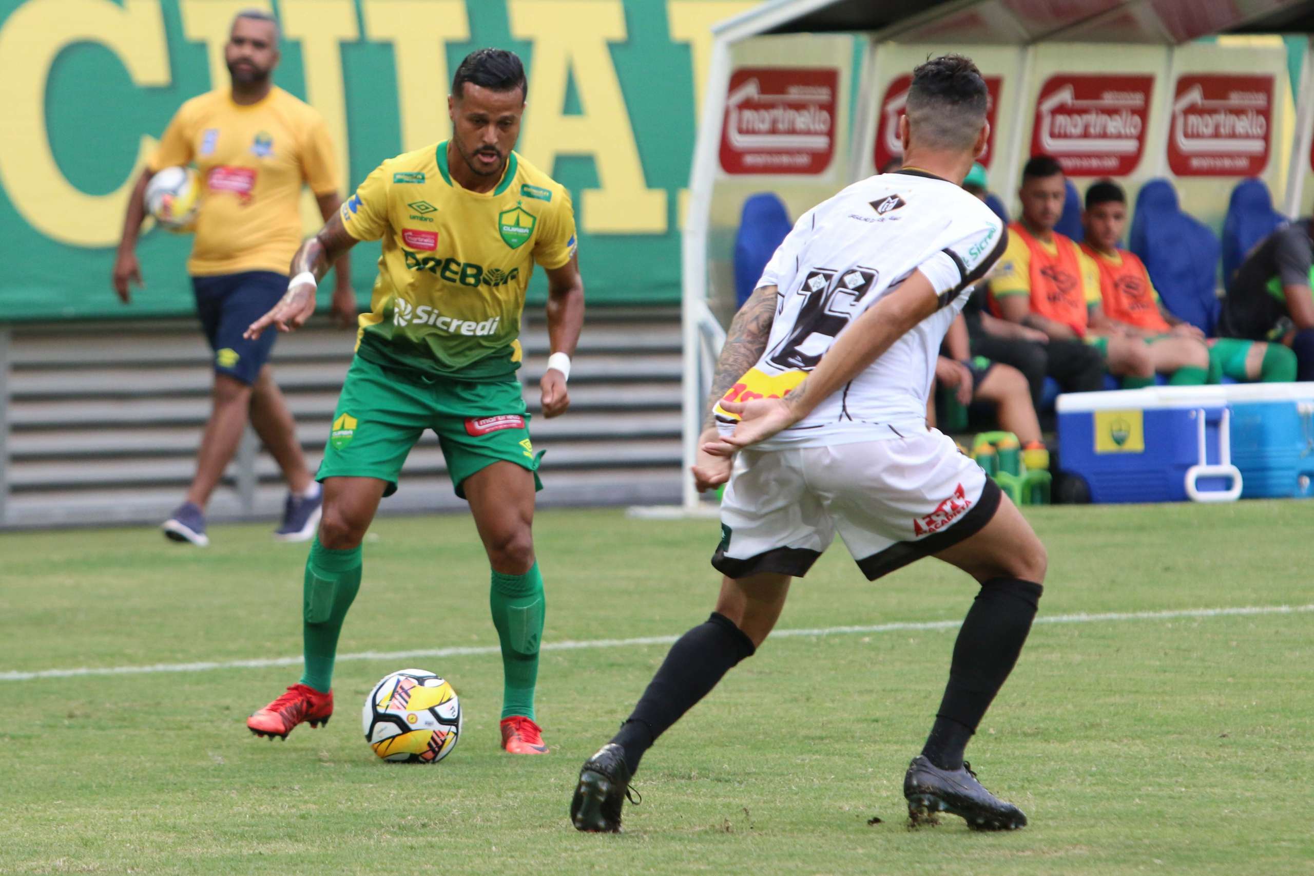 MATO-GROSSENSE: Juara conquista primeiro ponto, mas segue no Z2