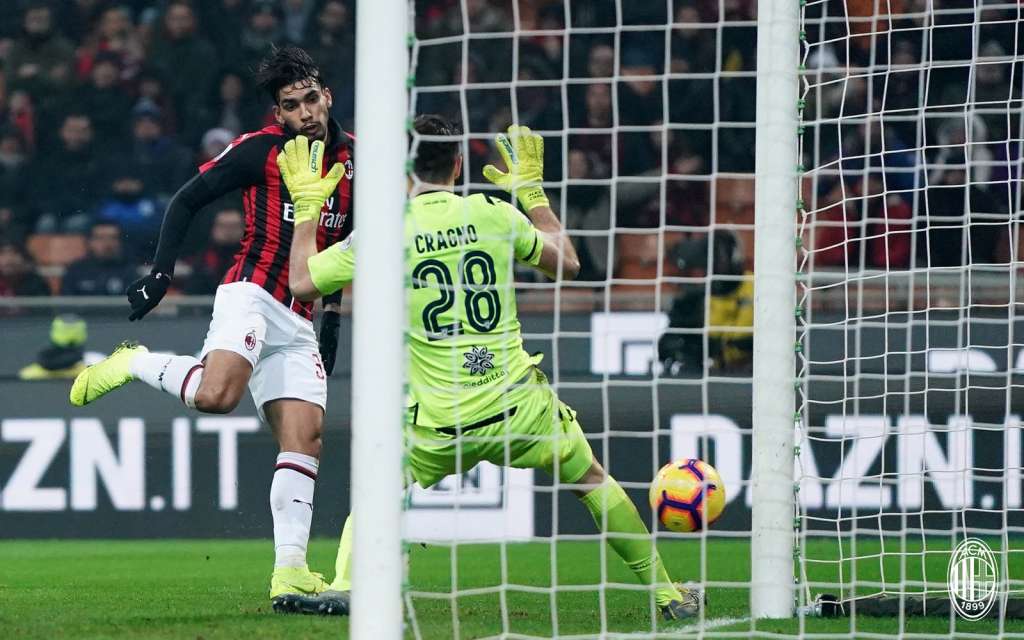 Paquetá faz 1º gol pelo Milan e homenageia Flamengo em vitória