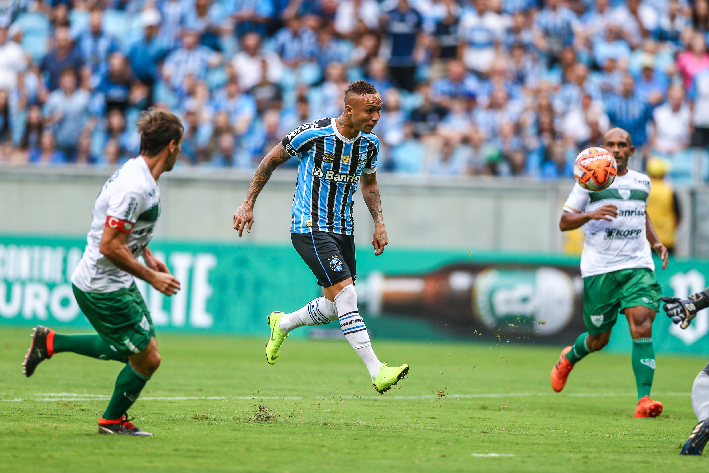 GAÚCHO: Grêmio goleia o Avenida, antecipa a classificação e fatura a Recopa Gaúcha