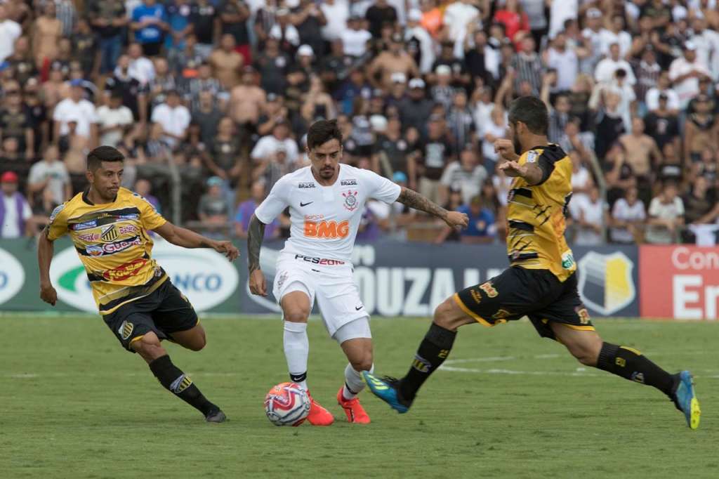 Racing será o 'maior desafio do Corinthians' no ano, prevê Fábio Carille
