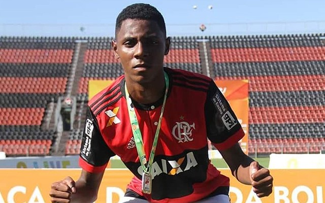 Atleta que teve 35% do corpo queimado em CT do Flamengo apresenta melhora