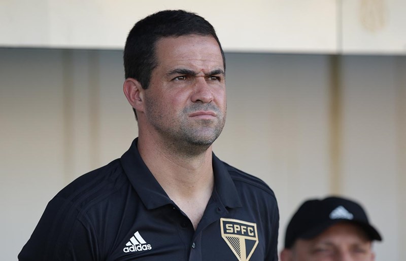 Técnico do São Paulo é bancado pela diretoria até jogo da Libertadores