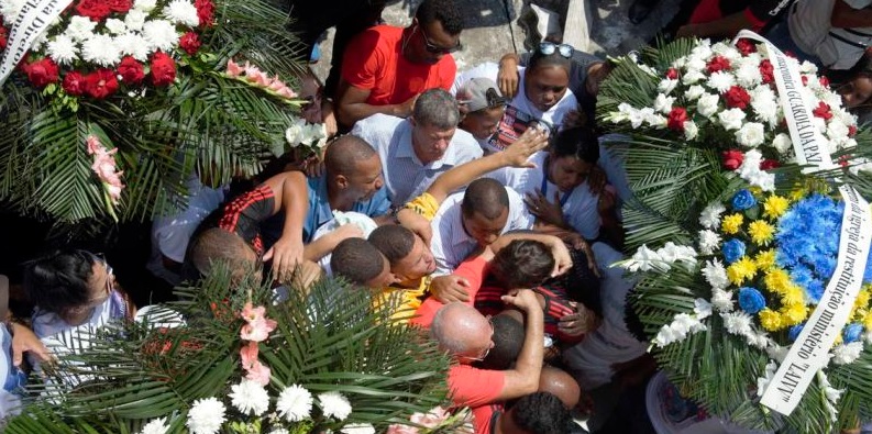 Famílias enterram as cinco últimas vítimas da tragédia do Flamengo