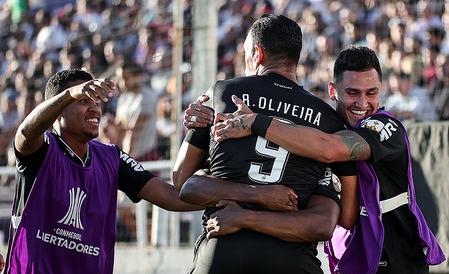 Ricardo Oliveira marcou dois gols lá