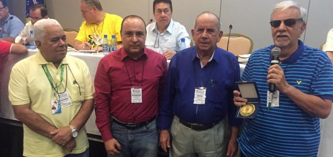 No Congresso da Abrace (da esquerda); Jaércio Barbosa, Artur Eugênio e Sérgio Carvalho, todos da Aceisp ao lado de Aderson Maia