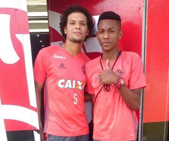Willian Arão homenageará vítima fatal de incêndio em camisa no Fla-Flu