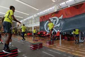 Com time treinando, órgãos do Rio vistoriam CT do Flamengo